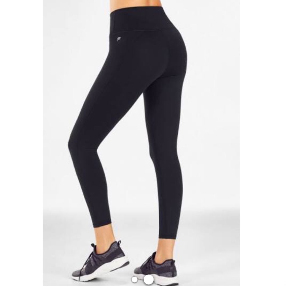 NWT Fabletics high waisted powerhold 7/8 black size medium